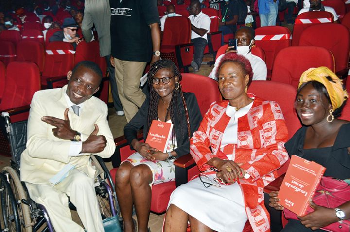 Présentation à Abidjan de l’ouvrage «Les Affranchis du sort» en hommage aux personnes handicapées