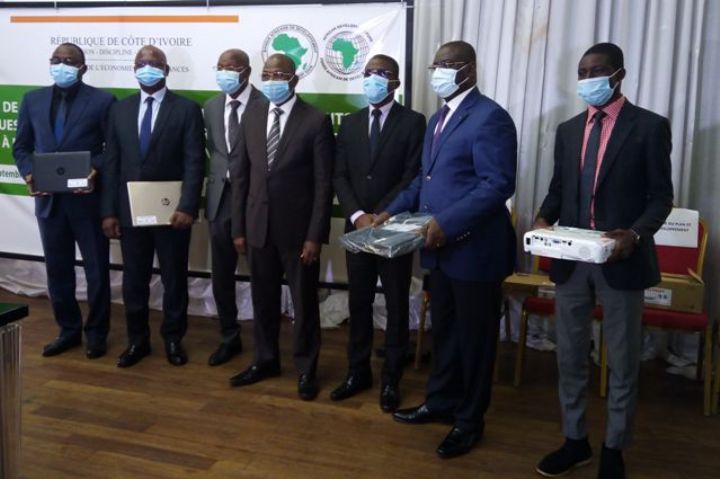 Des structures publiques bénéficiaires du PAGEF dotées de matériels informatiques