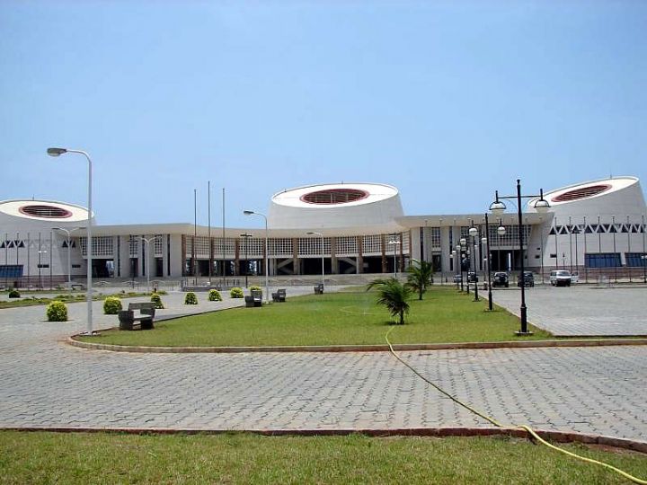 Côte d’Ivoire-Inter : La Chine va aider à la réhabilitation du palais des congrès de Cotonou