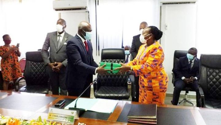 Modernisation de l’administration ivoirienne : Le ministre Roger Adom mesure l’importance des défis à relever