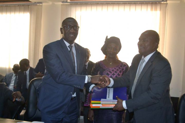 Discours du Ministre MOUTAYE Azoumana lors de la passation des charges au Ministère de l’Entrepreneuriat National, de l’Artisanat et de la Promotion des PME