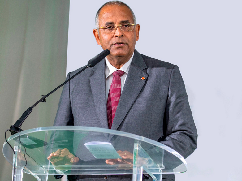 Côte d'Ivoire : l'ex-Premier ministre Patrick Achi  renonce à la nationalité française ( Officiel)