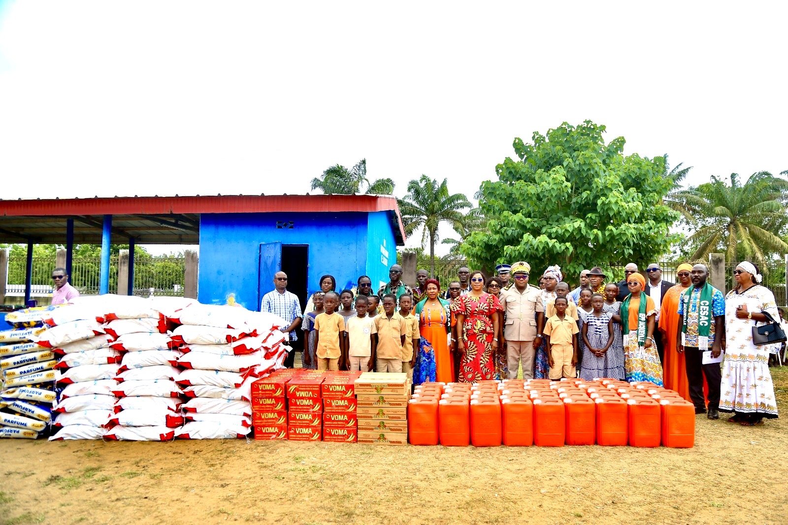 Pérennisation des cantines scolaires à Jacqueville : la Grande Chancelière Honoraire soutient les élèves par un don de vivres