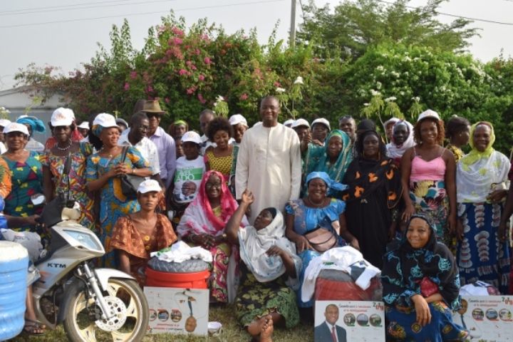 Béoumi /Journée Internationale de la Femme : Le ministre Sidi Touré cadeaute les femmes
