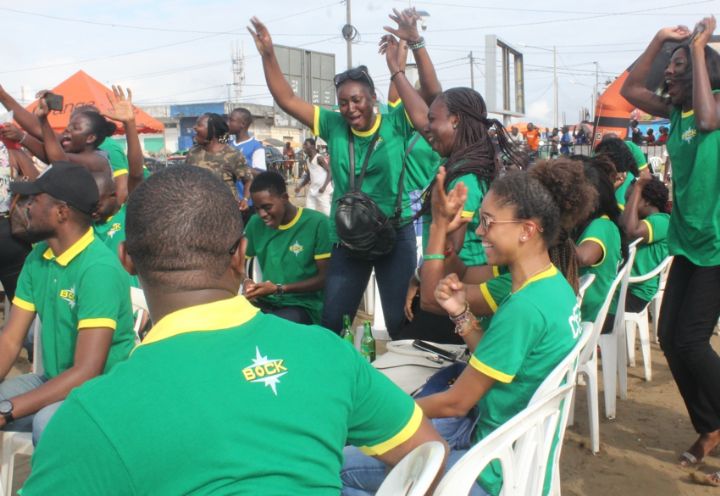 Le personnel de SOLIBRA supporteur des éléphants de Côte d’Ivoire avec la BOCK