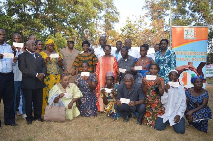 Plus de 200 victimes des crises ivoiriennes indemnisées, en présence de la  Ministre Mariatou Koné.