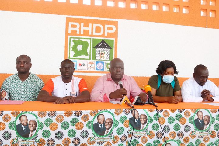 Législatives 2021 : des leaders de jeunesse apportent leur soutien à l’intention de candidature du Ministre Siandou Fofana à Port Bouët