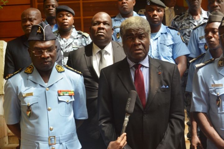 Réactivation des Polices secours: Le Gl Brindou M’Bia sollicite l’appui logistique du Gouverneur  Mambé