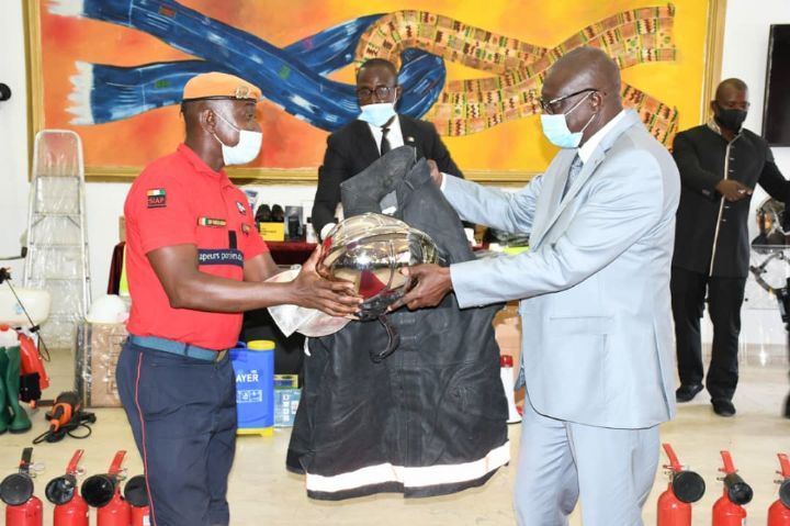 Treichville : remise d’équipement aux différentes directions de la mairie