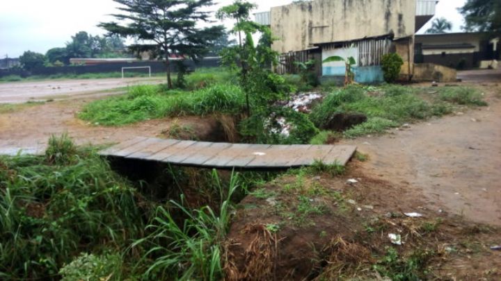 Côte d’Ivoire / Le lycée municipal Pierre Gadie 1 de Yopougon menacé par l’érosion