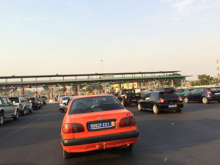 Pont Henri Konan Bédié: Une partie de la voie dans le noir expose les usagers