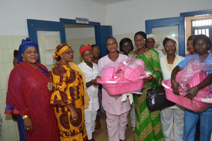Madame Sangafowa  fait rêver les enfants de la cité du Poro