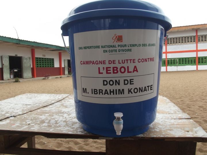 Le lavage des mains avec du savon peut aider à arrêter la propagation du virus Ebola - UNICEF