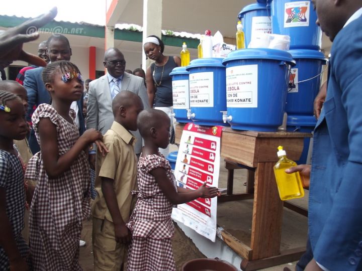 Prévention à l’Ebola : le gel hydro-alcoolique se vend comme de petits pains