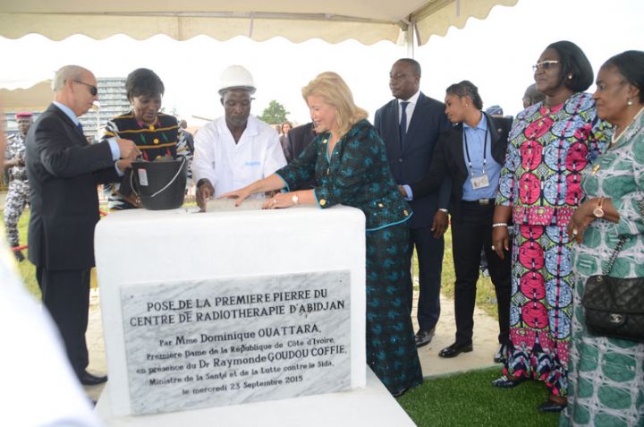 Pose de la première pierre du Centre National de radiothérapie / Madame Dominique Ouattara (première dame de Côte d’Ivoire): « Ce centre permettra aux malades d’avoir accès  a des soins appropries en Côte d’Ivoire »