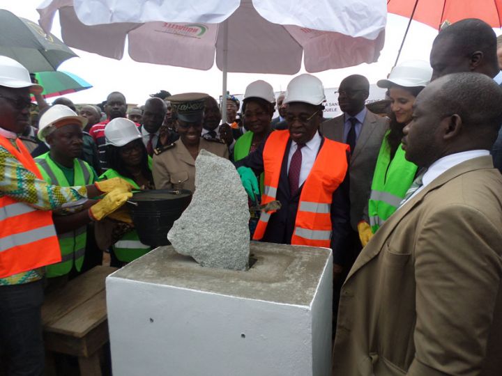 Santé : Le ministre Aka Aouélé pose la pierre de l’agence de la Nouvelle pharmacie de la santé publique (NPSP) de Bouaké