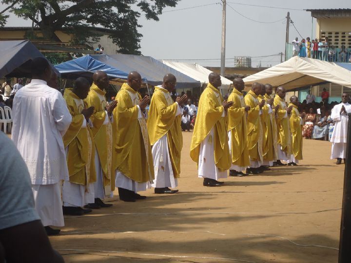 14 prêtres ordonnés par Mgr Lezoutié