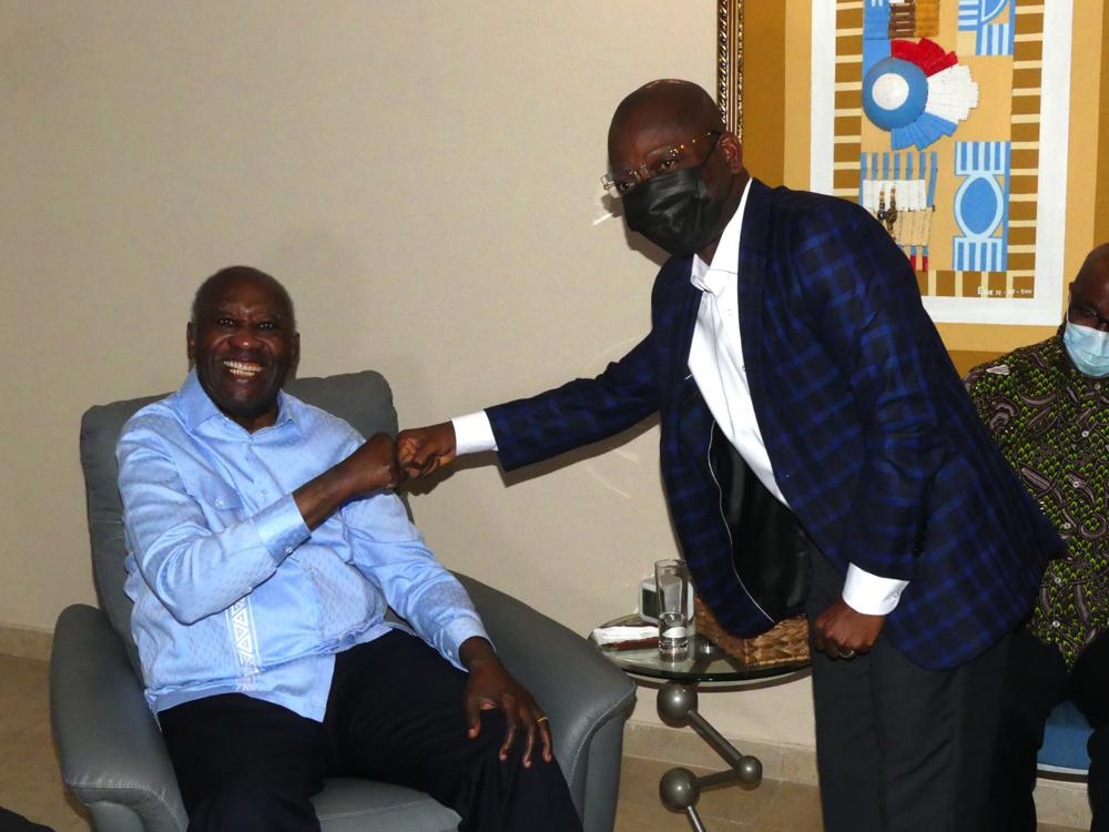 Présidentielle 2025 :  Laurent Gbagbo échange avec les candidats recalés, Assalé Tiémoko et Vincent Toh Bi.