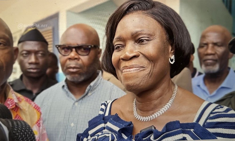 Présidentielle 2025 : Simone Ehivet Gbagbo vote et appelle à la paix en Côte d’Ivoire