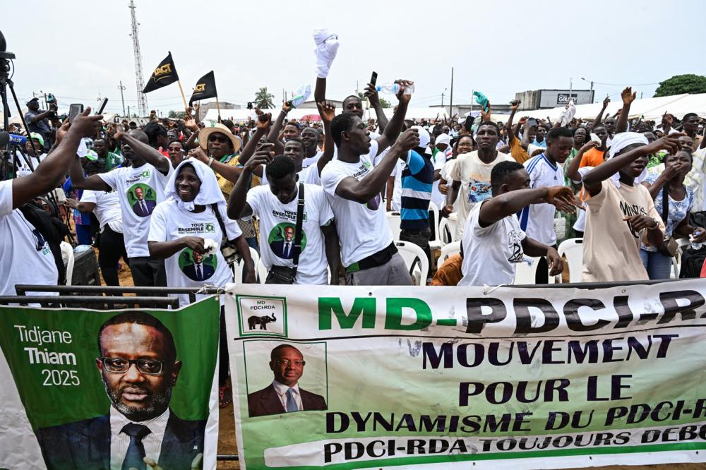 Présidentielle ivoirienne: le principal parti d'opposition mobilise et hausse le ton