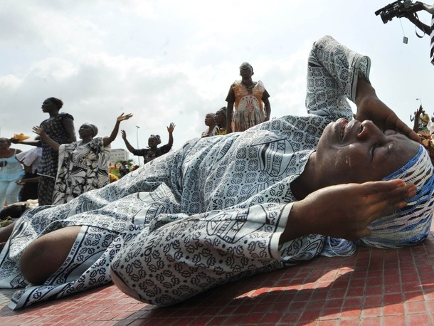 Les femmes prient à Abidjan pour la paix