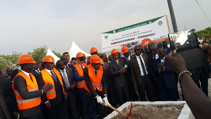 Le premier ministre Amadou Gon Coulibaly  lance les travaux de l’autoroute Yamoussoukro-Tiebissou