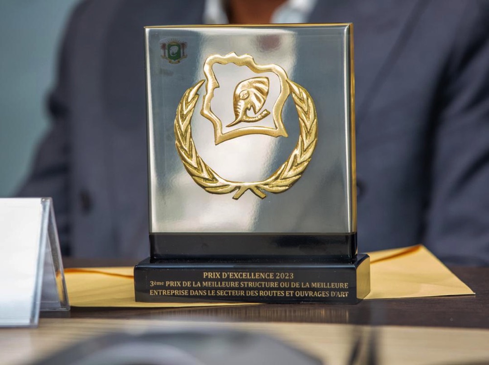Prix d’excellence 2023 : le ministre Amédé Koffi Kouakou distingue les ...