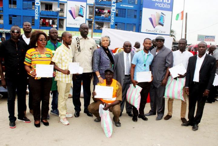 Cérémonie d’Excellence 2017/ Prix de la Commune la plus propre : La mairie présente le prix à ses vaillantes populations