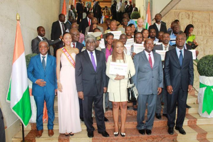 Prix Alassane Ouattara du jeune entrepreneur émergent : les 20 premiers lauréats reçoivent 200 millions de FCFA