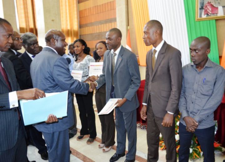 Prix Alassane Ouattara du jeune entrepreneur émergent : Duncan offre 3 millions de FCFA pour soutenir le centre d’incubation