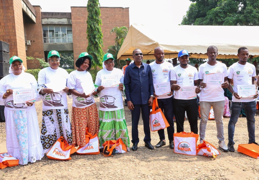 Professionnalisation du transport urbain : 1 500 acteurs du secteur artisanal formés par le Ministère des Transports reçoivent leurs parchemins