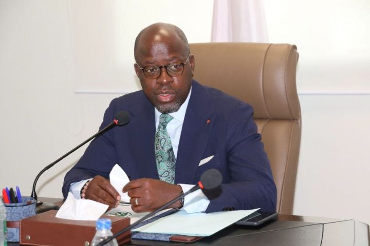 Projet immobilier à l’endroit des agents du ministère des eaux et forêts à Songon:   le Ministre Alain-Richard DONWAHI enregistre sa souscription pour un logement