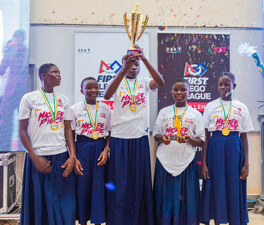 Promotion de la science, la technologie, l'ingénierie et les mathématiques : des filles issues de collèges et lycées de la Côte dIvoire défendront les couleurs du pays au Maroc lors du First Lego League