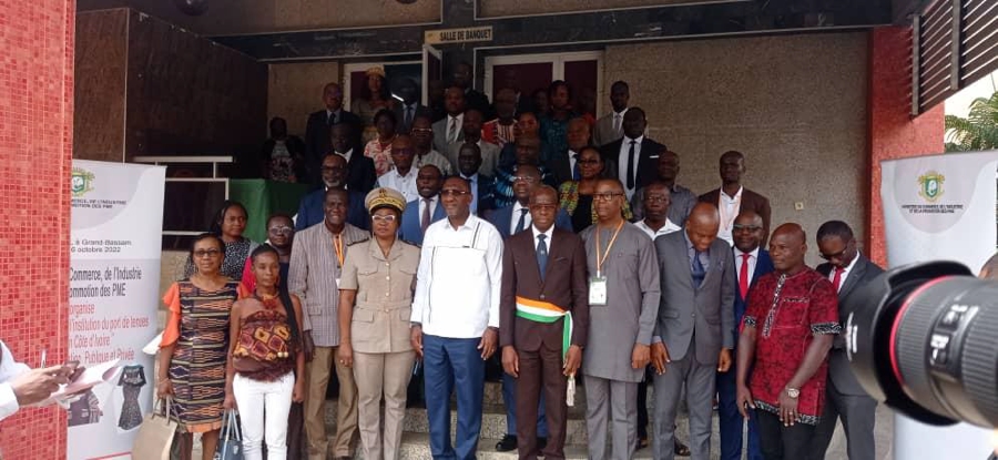 Promotion des produits locaux : le Ministre Souleymane Diarrassouba procède à l’ouverture de l’atelier sur l’institution du port des tenues « Made in Côte d’Ivoire » dans l’Administration publique et privée à Grand-Bassam