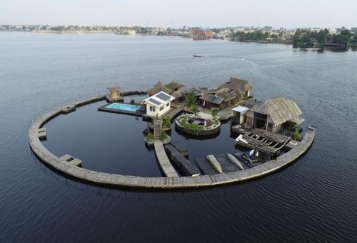 Reportage: L’île flottante, ou l’oasis de la seconde vie des objets de récupération