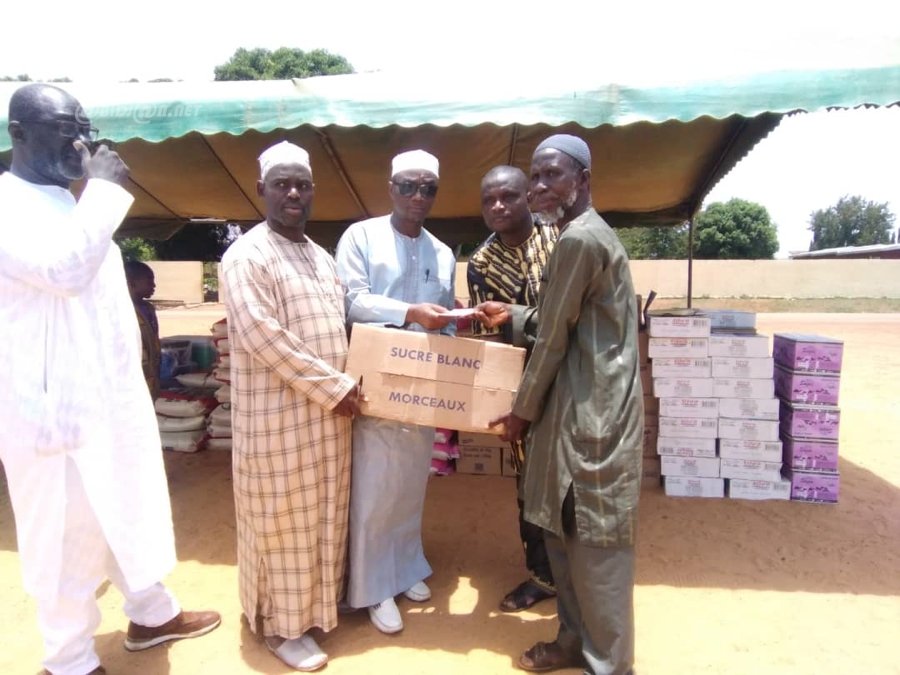 Ramadan 2022 : la première Dame offre des vivres aux fidèles musulmans de Séguéla