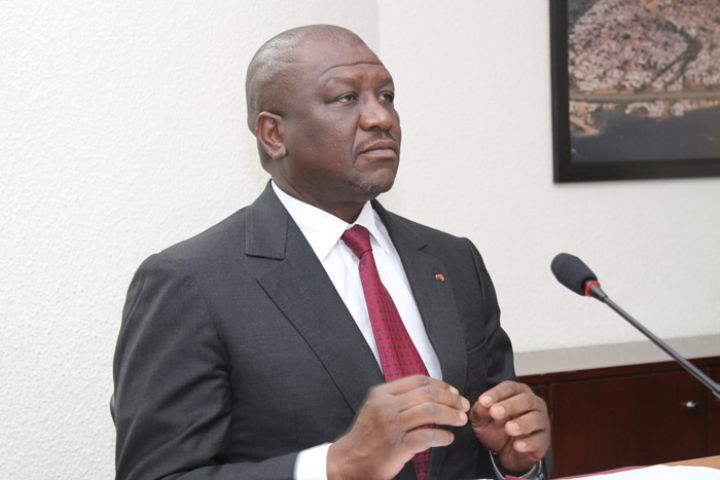 Commerce de médicaments de rue : une perte de 30 milliards FCFA enregistrée, selon le ministre Goudou / Le ministre Hamed Bakayoko lance la police aux trousses des acteurs