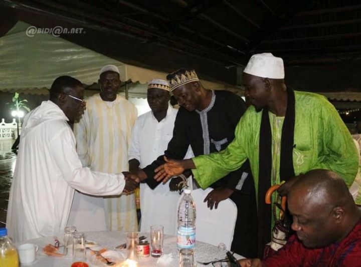 Religion / Rupture collective de jeûne : le député Bacongo partage un repas avec les imams et des responsables des communautés chrétiennes de Koumassi