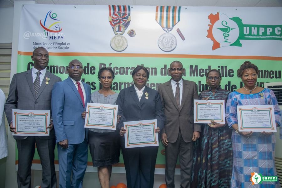Reconnaissance de mérite : 67 pharmaciens décorés à Abidjan