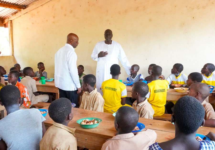 Région du Poro/Education nationale : les cantines scolaires de Moroviné et de Gnalélékaha réouvertes et approvisionnées par le PSGouv pour le plus grand bonheur des élèves bénéficiaires