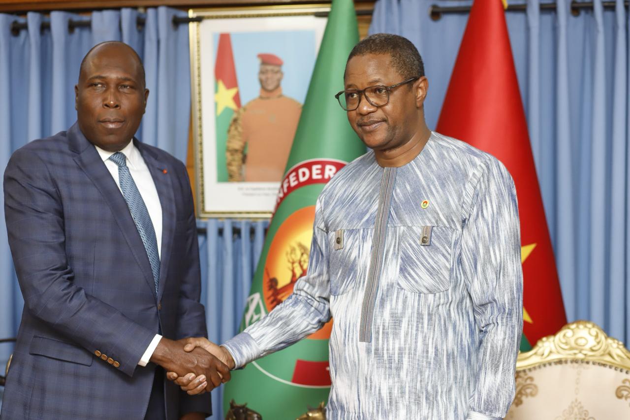 Relance du dialogue politique Côte d’Ivoire – Burkina Faso : Alassane Ouattara envoie une mission diplomatique à Ouagadougou