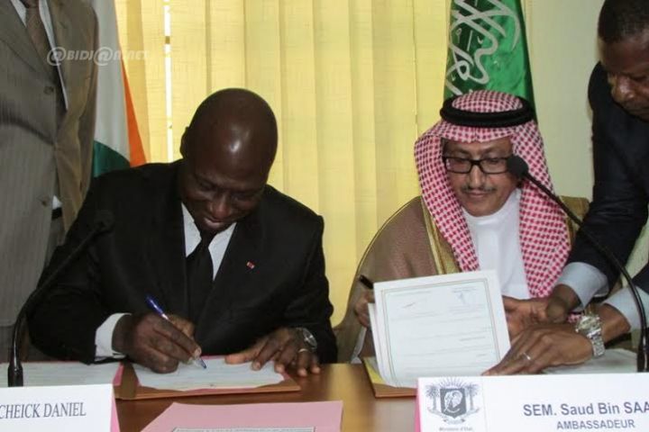 Religion : l’Arabie saoudite octroie 3,5 milliards F CFA à l’Etat ivoirien pour l’achèvement de la construction de la grande mosquée du Plateau