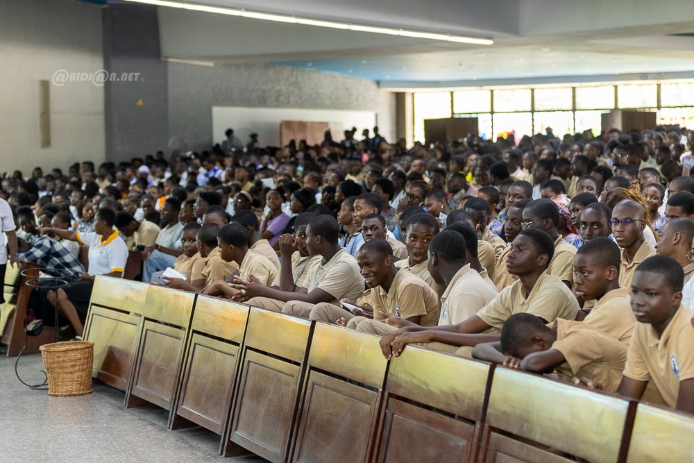 Religion : À Abidjan, des milliers d’élèves en classe d’examen confiés à Dieu lors d’une messe diocésaine à la Cathédrale Saint-Paul