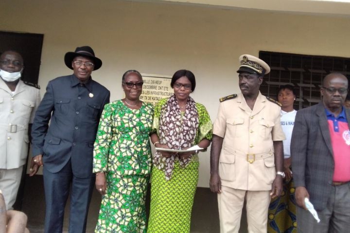 Le principal du collège moderne de Katadji reçoit les clés de son établissement