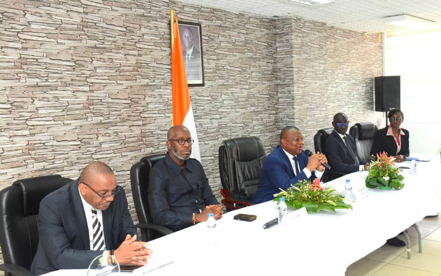 Rencontre avec les Directions : Amadou Coulibaly invite ses collaborateurs à l’assiduité et à la ponctualité au travail