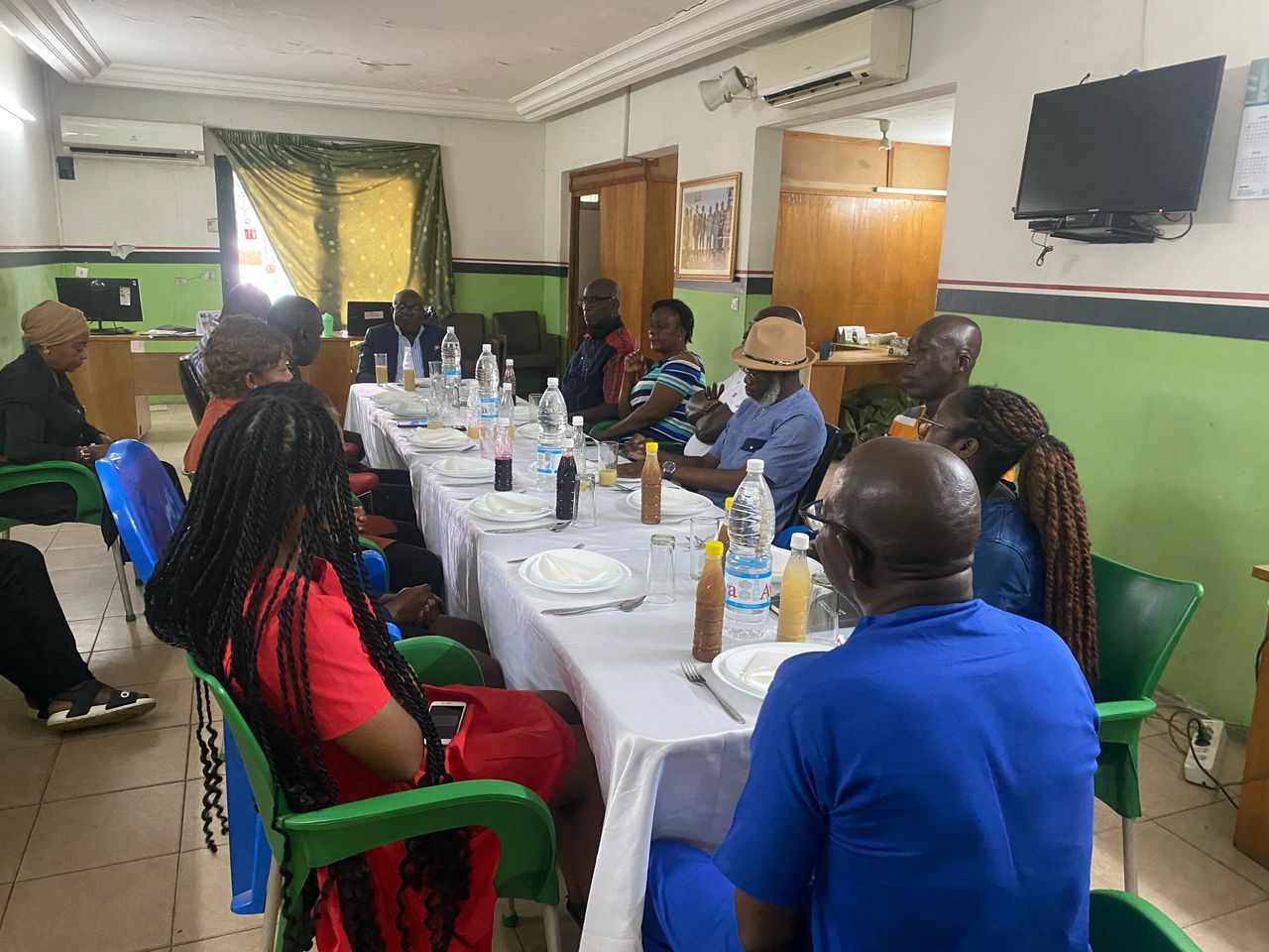 Rencontre d’échanges avec le personnel : Le président Kah Zion annonce de nouvelles perspectives