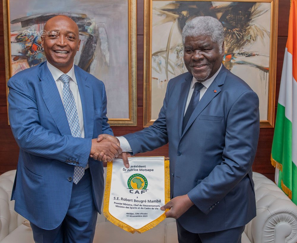 Rencontre du Premier Ministre, Ministre des Sports et du Cadre de Vie avec le président de la Confédération Africaine de Football (CAF)