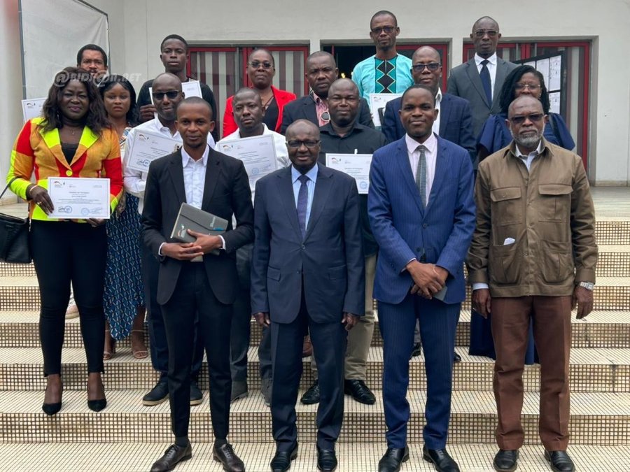 Renforcement de capacités : des formateurs en gestion énergétique de l'hôtellerie reçoivent leur attestation de fin de formation 