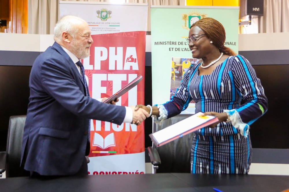 Renforcement et amélioration de l’enseignement de la langue espagnole : la ministre Mariatou Koné et José Manuel Bar Cendor signent un mémorandum d’entente