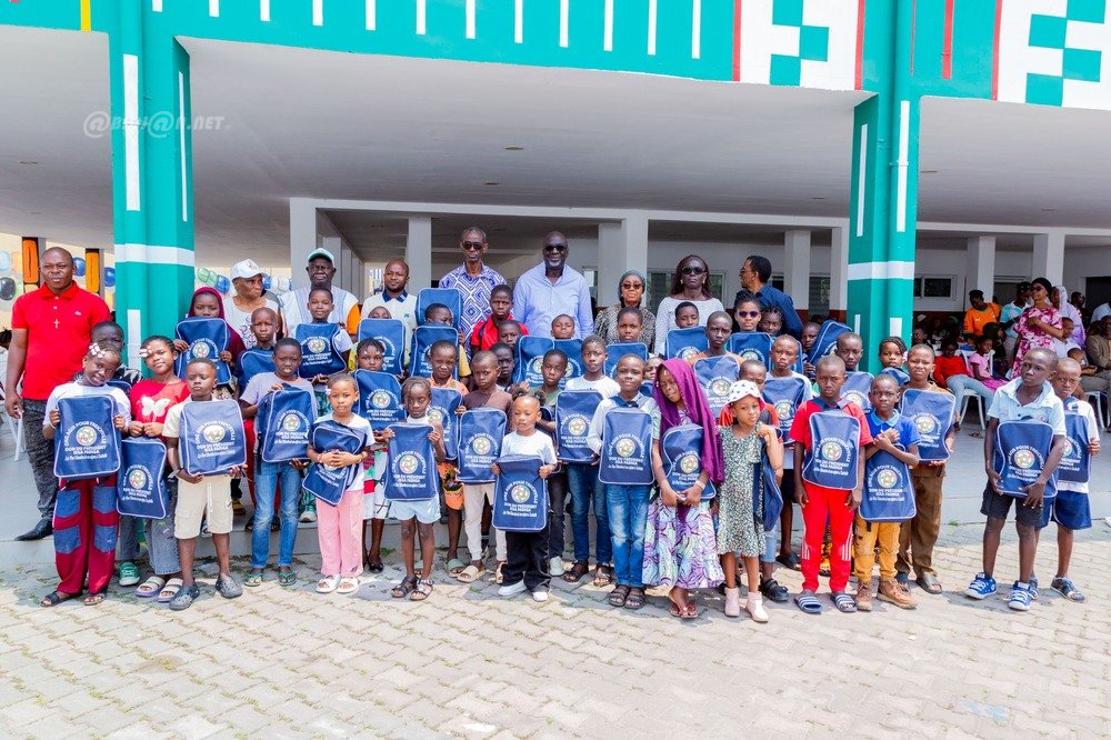Rentrée scolaire 2026-2027: Plus de 1 000 kits scolaires distribués à Treichville 